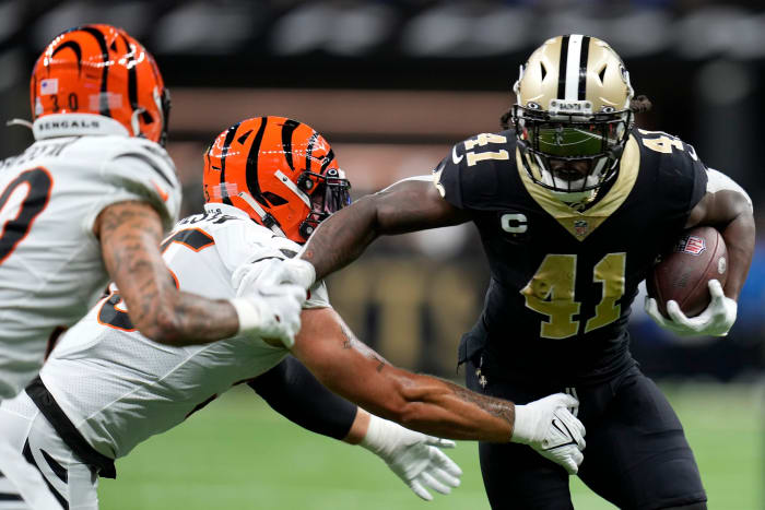 New Orleans Saints running back Alvin Kamara (41) carries the ball as Cincinnati Bengals linebacker Logan Wilson (55) tries to make a tackle in the second quarter during an NFL Week 6 game, Sunday, Oct. 16, 2022, at Mercedes-Benz Superdome in New Orleans. Cincinnati Bengals At New Orleans Saints Oct 16 030
